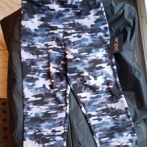 Onzie leggings, size s/m, camo, NWT